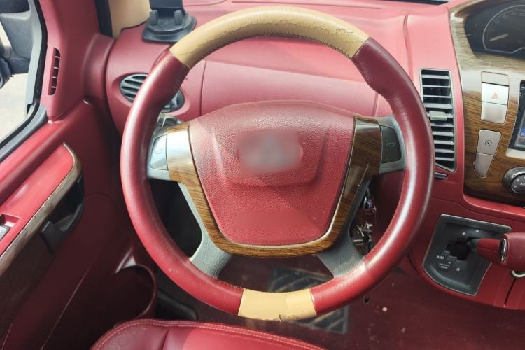Used SAIC MAXUS Xintu V80 2015 2.5T Manual Aoyuntong Version Short Wheelbase Low Roof Steering Wheel