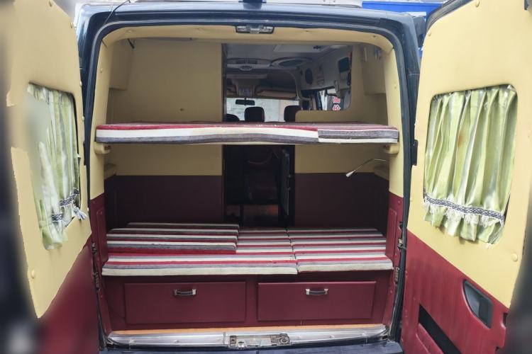 Used SAIC MAXUS Xintu V80 2015 2.5T Manual Aoyuntong Version Short Wheelbase Low Roof Trunk
