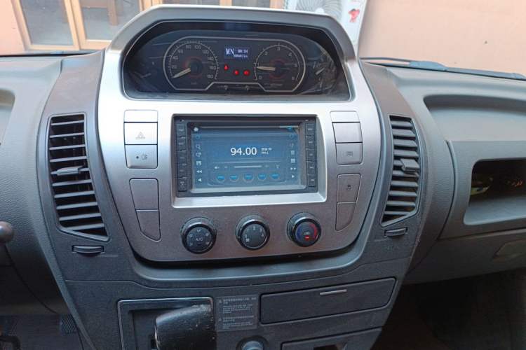 Used SAIC MAXUS Xintu V80 2015 2.5T AMT Aoyuntong Edition Short Wheelbase Mid-Height Audio And AC Panel