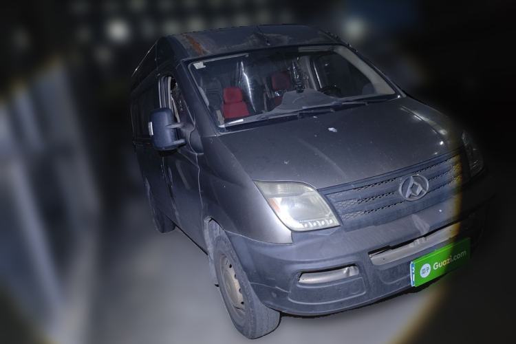 Used SAIC MAXUS Xintu V80 2015 2.5T Manual Aoyuntong Version Short Wheelbase Mid-Roof Front Right 45 Deg