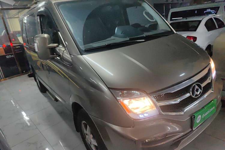 Used SAIC MAXUS Xintu V80 2015 2.5T Manual Zunjie Edition Short Wheelbase Low Roof Front Right 45 Deg