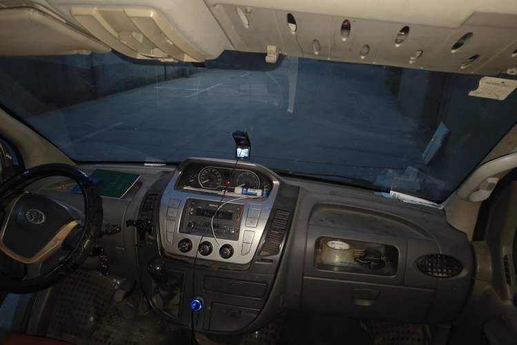 Used SAIC MAXUS Xintu V80 2015 2.5T Manual Aoyuntong Version Short Wheelbase Mid-Roof Headliner