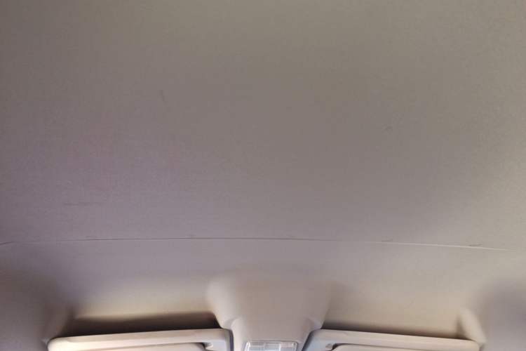 Used SAIC MAXUS Xintu V80 2015 2.5T AMT Aoyuntong Edition Short Wheelbase Mid-Height Headliner