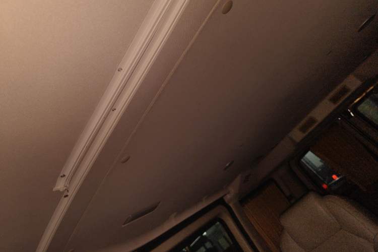 Used SAIC MAXUS Xintu V80 2015 2.5T Manual Zunjie Edition Short Wheelbase Low Roof Headliner