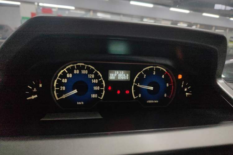Used SAIC MAXUS Xintu V80 2015 2.5T Manual Zunjie Edition Short Wheelbase Low Roof Instrument Cluster