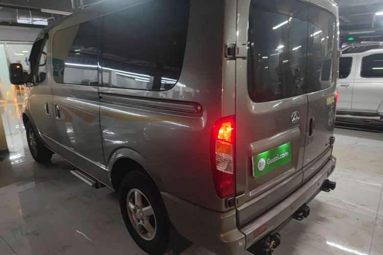 Used SAIC MAXUS Xintu V80 2015 2.5T Manual Zunjie Edition Short Wheelbase Low Roof Left Side
