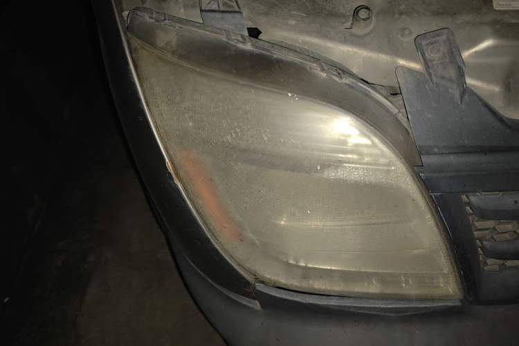 Used SAIC MAXUS Xintu V80 2015 2.5T Manual Aoyuntong Version Short Wheelbase Mid-Roof Right Front Headlight