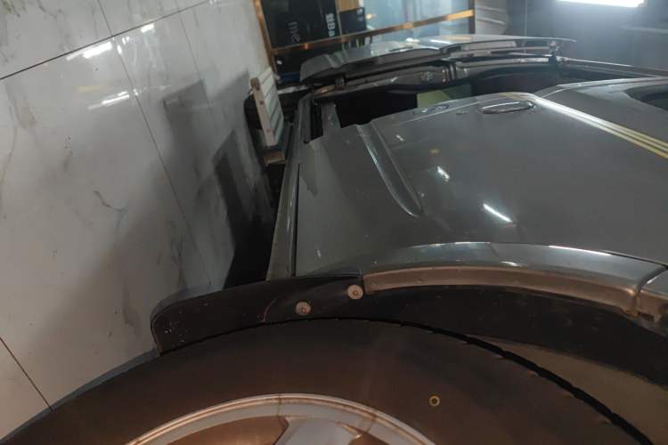 Used SAIC MAXUS Xintu V80 2015 2.5T Manual Zunjie Edition Short Wheelbase Low Roof Right Side Sill