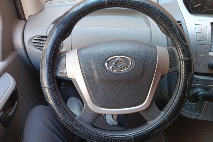 Used SAIC MAXUS Xintu V80 2015 2.5T AMT Aoyuntong Edition Short Wheelbase Mid-Height Steering Wheel