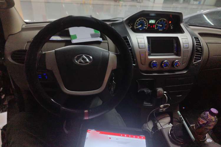 Used SAIC MAXUS Xintu V80 2015 2.5T Manual Zunjie Edition Short Wheelbase Low Roof Steering Wheel
