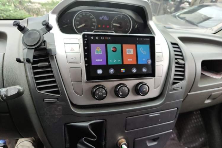 Used SAIC MAXUS Xintu V80 2015 2.5T Business Edition Short Wheelbase Mid-Roof Audio And AC Panel
