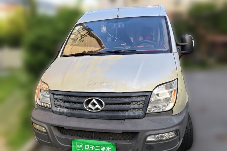 Used SAIC MAXUS Xintu V80 2015 2.5T Manual Aoyuntong Version Short Wheelbase Mid-Roof Front