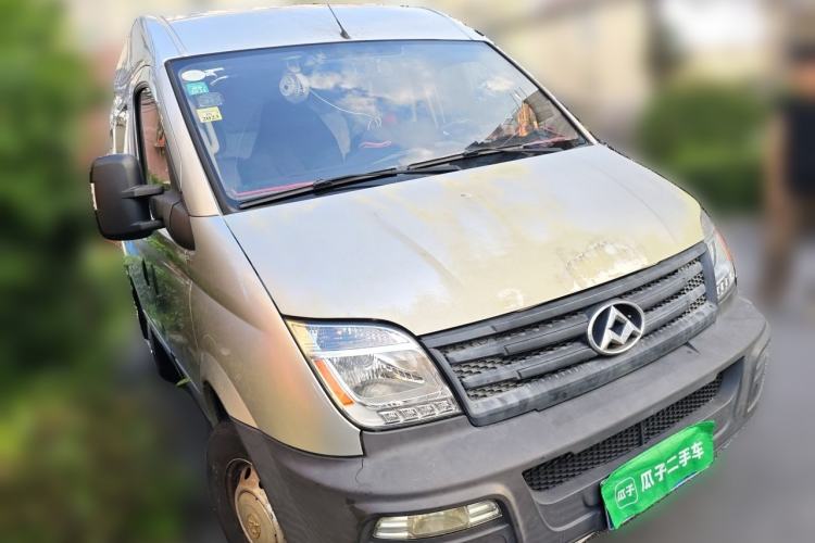 Used SAIC MAXUS Xintu V80 2015 2.5T Manual Aoyuntong Version Short Wheelbase Mid-Roof Front Right 45 Deg