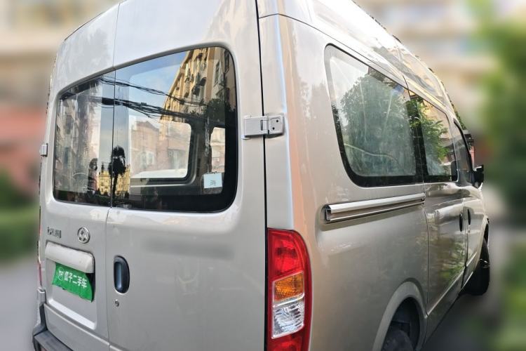 Used SAIC MAXUS Xintu V80 2015 2.5T Manual Aoyuntong Version Short Wheelbase Mid-Roof Rear Right 45 Deg