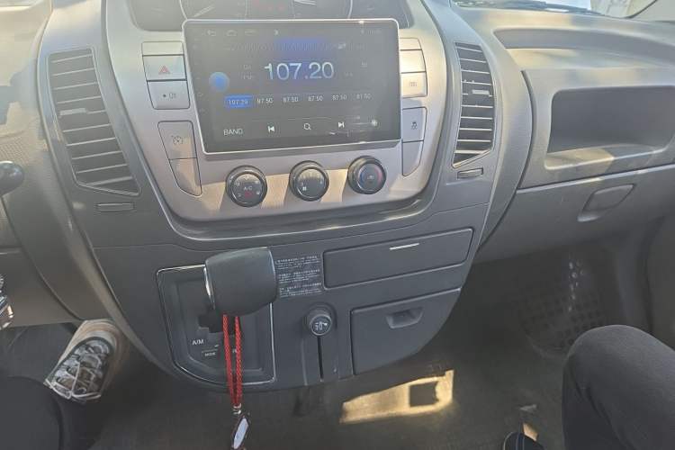 Used SAIC MAXUS Xintu V80 2015 2.5T AMT Aoyuntong Version Long Wheelbase Mid-Roof Audio And AC Panel