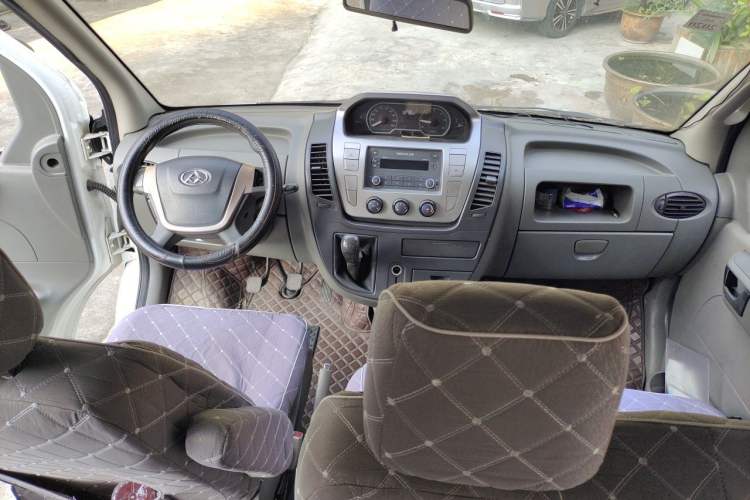Used SAIC MAXUS Xintu V80  Center Console