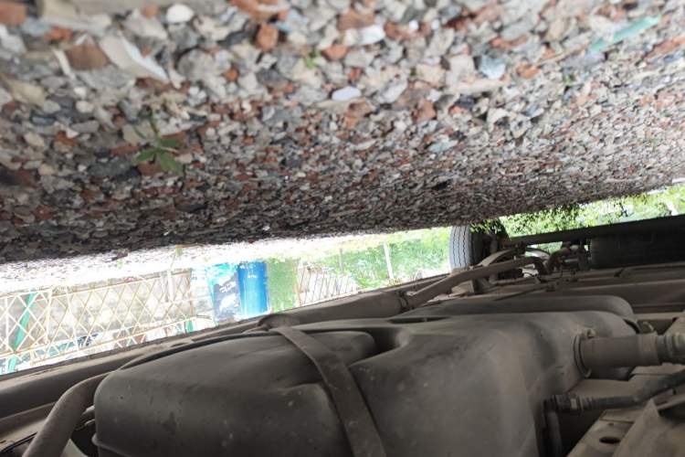Used SAIC MAXUS Xintu V80 2015 2.5T Manual Aoyuntong Version Long Wheelbase Mid-Height Roof Chassis Front Right