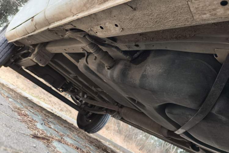 Used SAIC MAXUS Xintu V80 2015 2.5T Manual Aoyuntong Version Short Wheelbase Mid-Roof Chassis Front Right