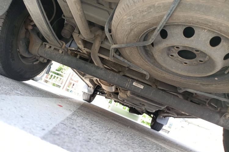 Used SAIC MAXUS Xintu V80 2015 2.5T Manual Aoyuntong Version Short Wheelbase Mid-Roof Chassis Rear