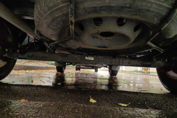 Used SAIC MAXUS Xintu V80 2015 2.5T AMT Aoyuntong Edition Short Wheelbase Low Roof Chassis Rear