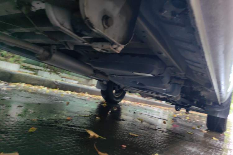 Used SAIC MAXUS Xintu V80 2015 2.5T AMT Aoyuntong Edition Short Wheelbase Low Roof Chassis Rear Right