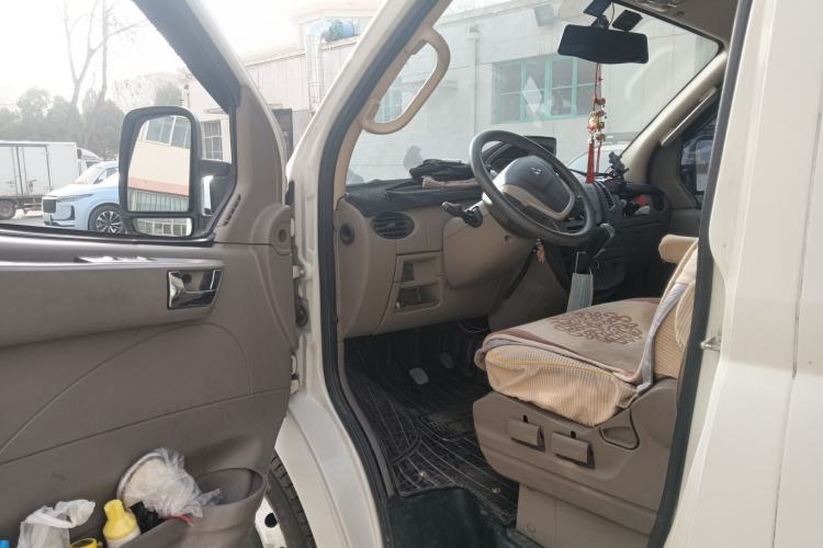 Used SAIC MAXUS Xintu V80 2015 2.5T Manual Zunjie Edition Short Wheelbase Mid-Height Configuration Driver Seat