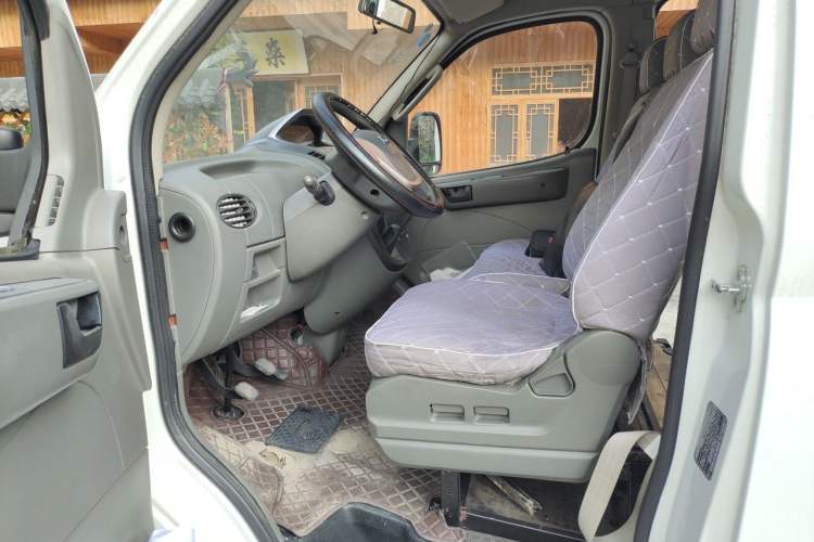 Used SAIC MAXUS Xintu V80  Driver Seat