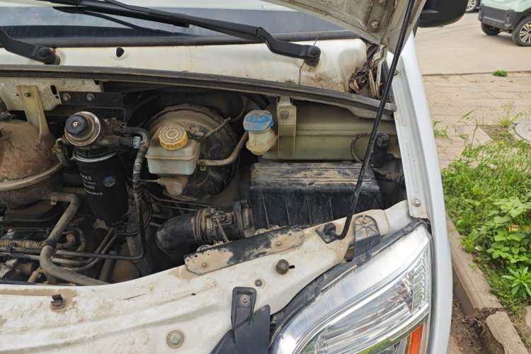 Used SAIC MAXUS Xintu V80  Engine Bay Left