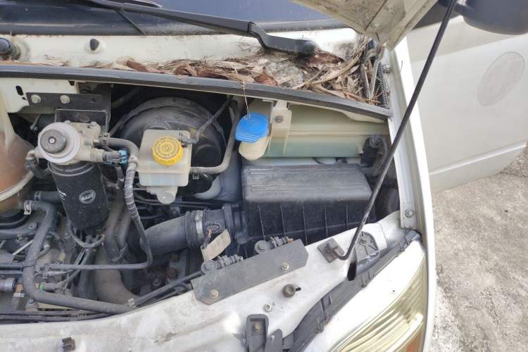 Used SAIC MAXUS Xintu V80  Engine Bay Left