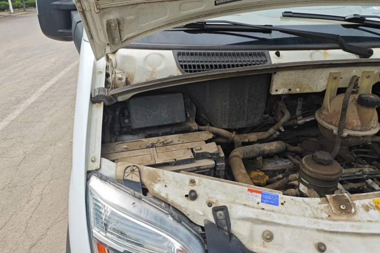 Used SAIC MAXUS Xintu V80  Engine Bay Right