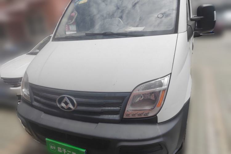 Used SAIC MAXUS Xintu V80 2015 2.5T Manual Aoyuntong Version Short Wheelbase Mid-Roof Exterior 1
