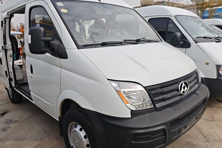 Used SAIC MAXUS Xintu V80 2015 2.5T Manual Aoyuntong Version Short Wheelbase Mid-Roof Exterior 2