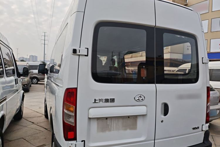 Used SAIC MAXUS Xintu V80 2015 2.5T Manual Aoyuntong Version Short Wheelbase Mid-Roof Exterior 4