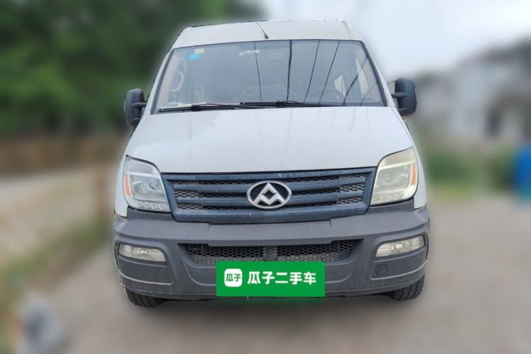 Used SAIC MAXUS Xintu V80 2015 2.5T Manual Aoyuntong Version Long Wheelbase Mid-Height Roof Front