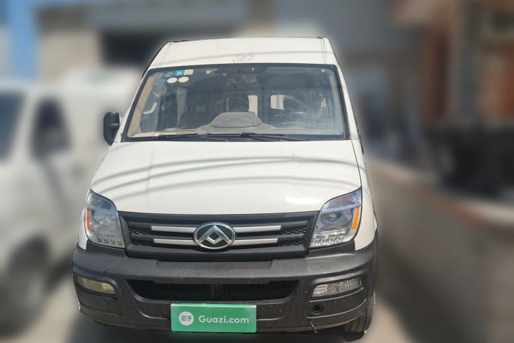 Used SAIC MAXUS Xintu V80 2015 2.5T Manual Aoyuntong Version Short Wheelbase Mid-Roof Front