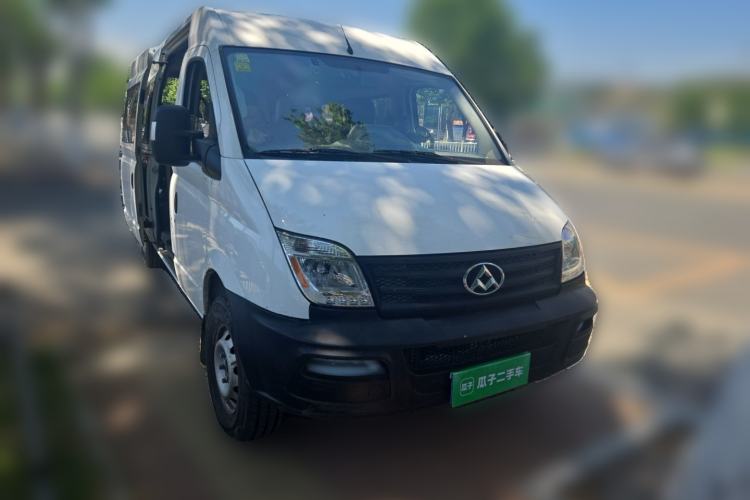 Used SAIC MAXUS Xintu V80 2015 2.5T AMT Aoyuntong Version Long Wheelbase Mid-Roof Front Right 45 Deg