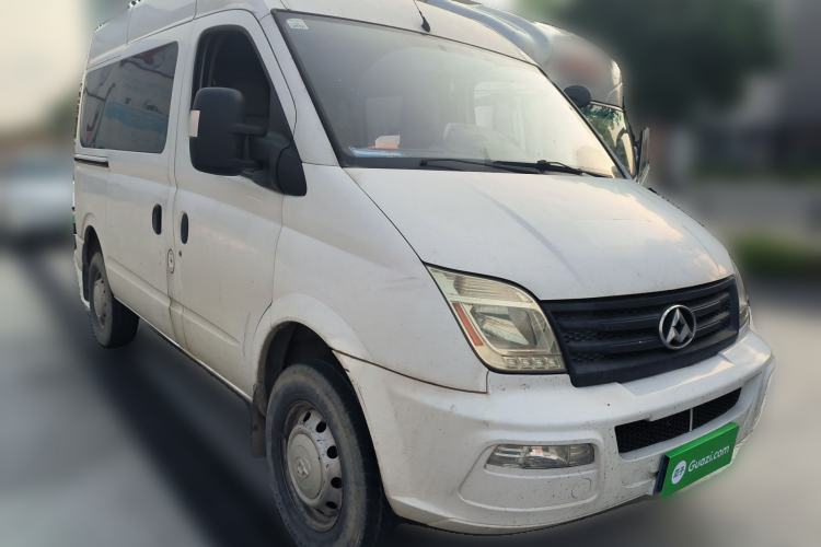 Used SAIC MAXUS Xintu V80 2015 2.5T Manual Aoyuntong Version Short Wheelbase Mid-Roof Front Right 45 Deg