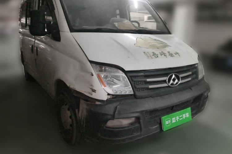 Used SAIC MAXUS Xintu V80 2015 2.5T Manual Aoyuntong Version Short Wheelbase Low Roof Front Right 45 Deg