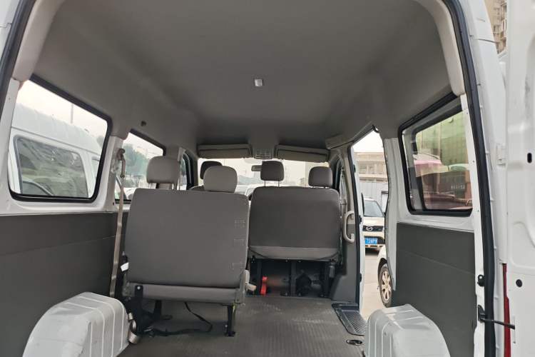 Used SAIC MAXUS Xintu V80 2015 2.5T Manual Aoyuntong Version Short Wheelbase Mid-Roof Headliner