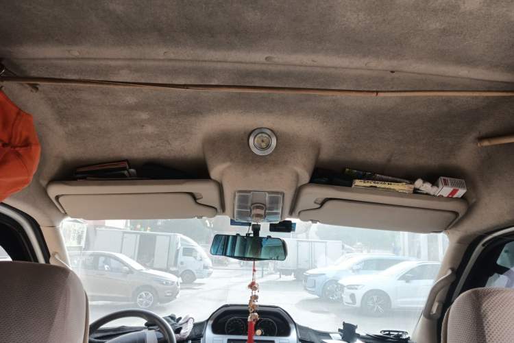 Used SAIC MAXUS Xintu V80 2015 2.5T Manual Zunjie Edition Short Wheelbase Mid-Height Configuration Headliner