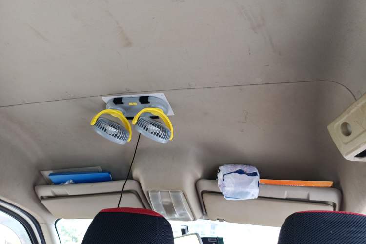 Used SAIC MAXUS Xintu V80 2015 2.5T Manual Aoyuntong Version Short Wheelbase Mid-Roof Headliner
