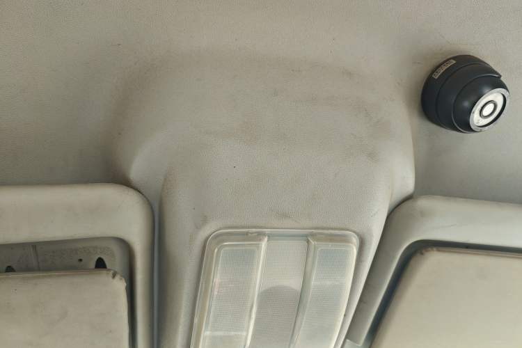 Used SAIC MAXUS Xintu V80 2015 2.5T Manual Aoyuntong Version Short Wheelbase Mid-Roof Headliner