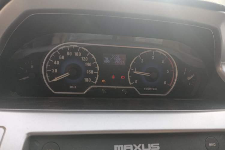 Used SAIC MAXUS Xintu V80 2015 2.5T Manual Zunjie Edition Short Wheelbase Mid-Height Configuration Instrument Cluster