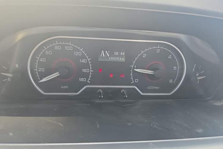 Used SAIC MAXUS Xintu V80 2015 2.5T AMT Aoyuntong Version Long Wheelbase Mid-Roof Instrument Cluster
