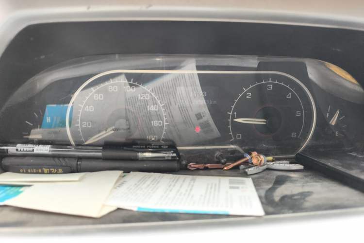 Used SAIC MAXUS Xintu V80 2015 2.5T Manual Aoyuntong Version Short Wheelbase Mid-Roof Instrument Cluster