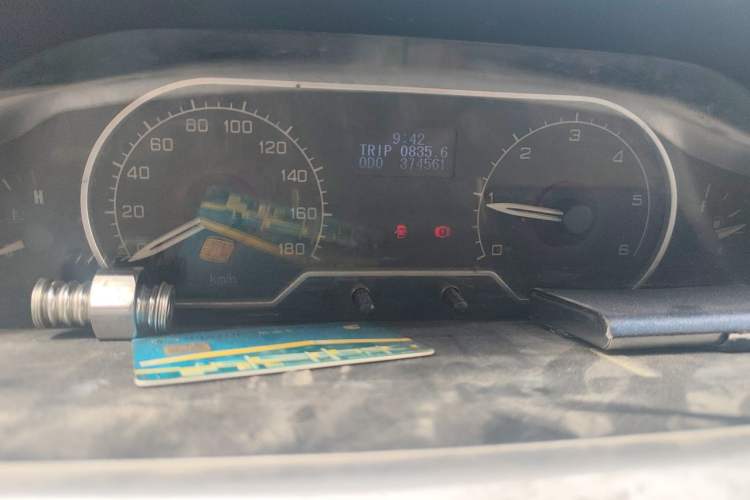 Used SAIC MAXUS Xintu V80 2015 2.5T Manual Aoyuntong Version Short Wheelbase Mid-Roof Instrument Cluster