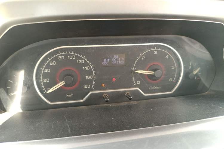 Used SAIC MAXUS Xintu V80 2015 2.5T Manual Aoyuntong Version Short Wheelbase Mid-Roof Instrument Cluster