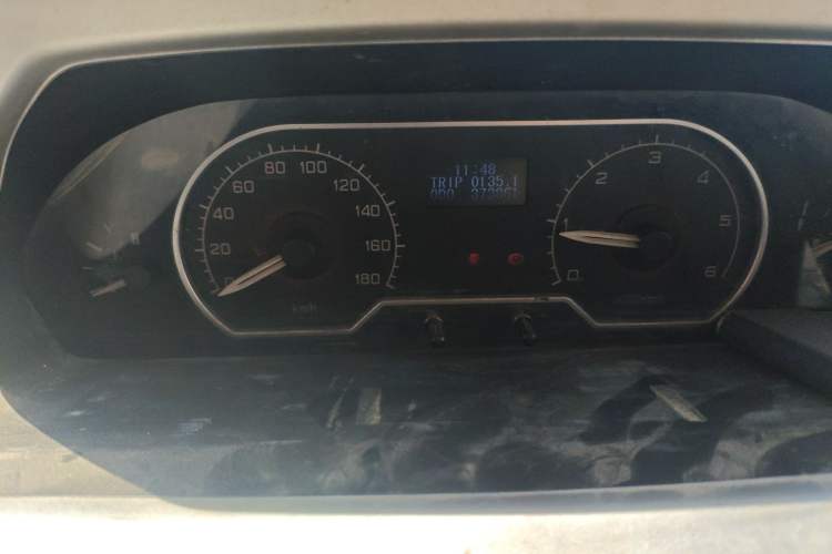 Used SAIC MAXUS Xintu V80 2015 2.5T Manual Aoyuntong Version Short Wheelbase Mid-Roof Instrument Cluster