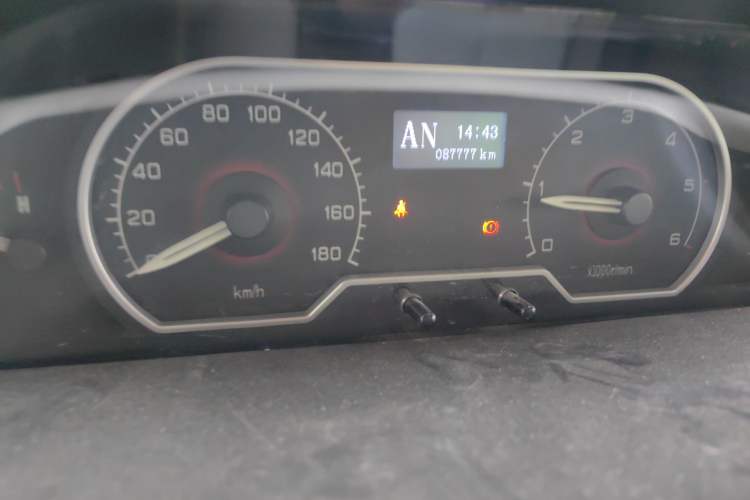 Used SAIC MAXUS Xintu V80 2015 2.5T AMT Aoyuntong Edition Short Wheelbase Low Roof Instrument Cluster