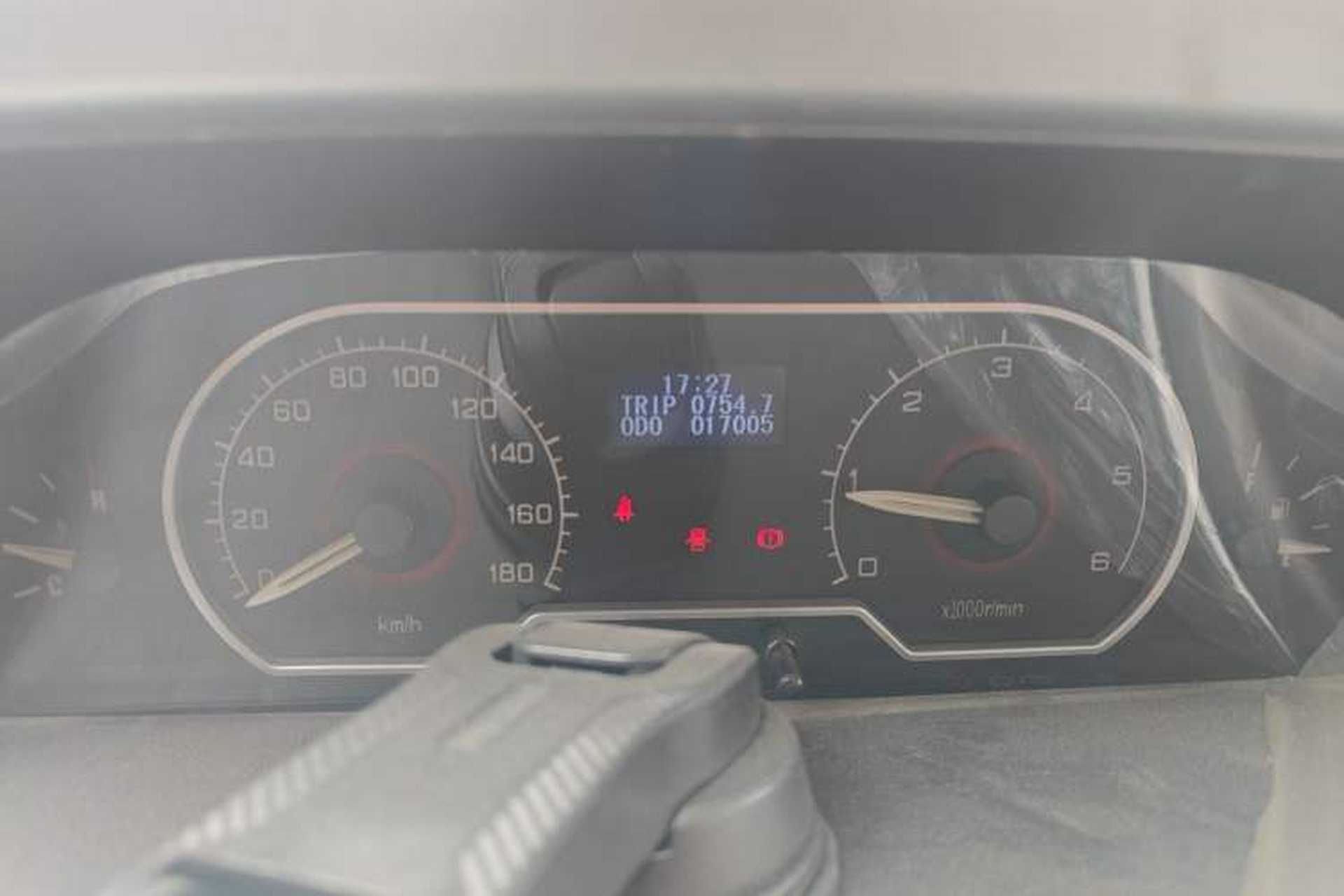 Used SAIC MAXUS Xintu V80 2015 2.5T AMT Aoyuntong Edition Short Wheelbase Mid-Height Instrument Cluster